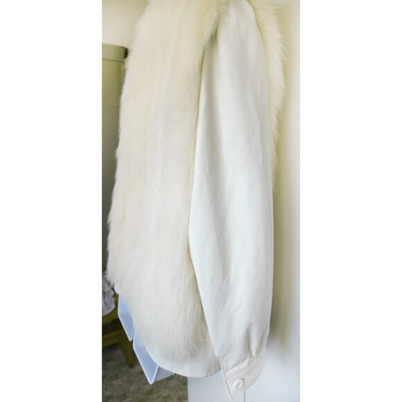 *SOLD* Vintage creme fox and white leather bomber jacket - Picture 5 of 10